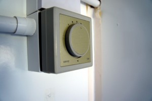 Thermostat for Heating Bar at Toton Cattery