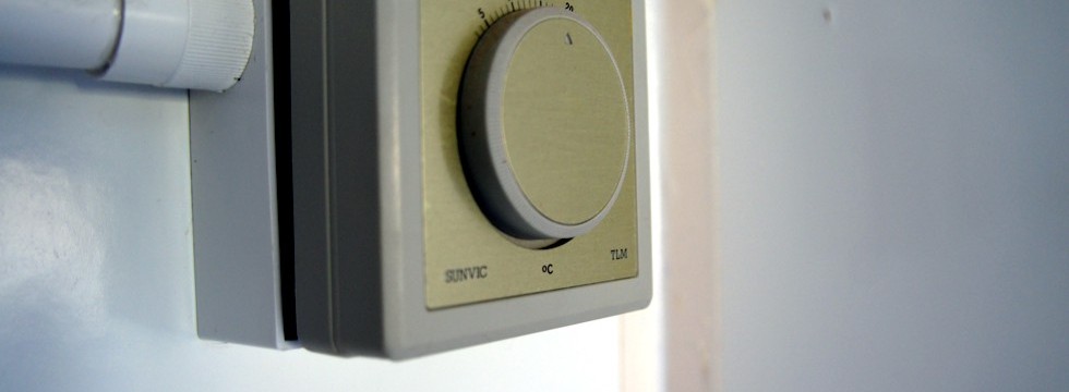 Thermostat for Heating Bar at Toton Cattery